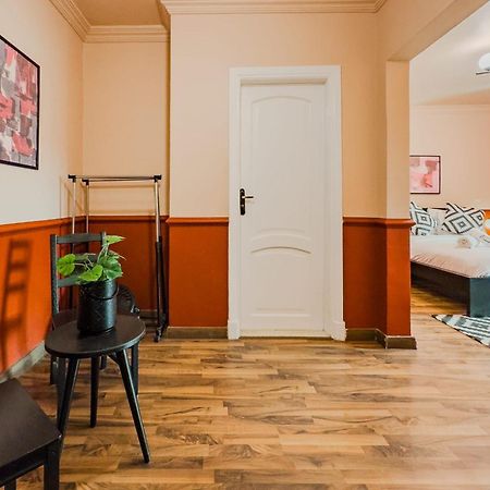 Distinct & Decent 2 Bdr Apt Steps From Nightlife And Airport Cairo Exterior foto