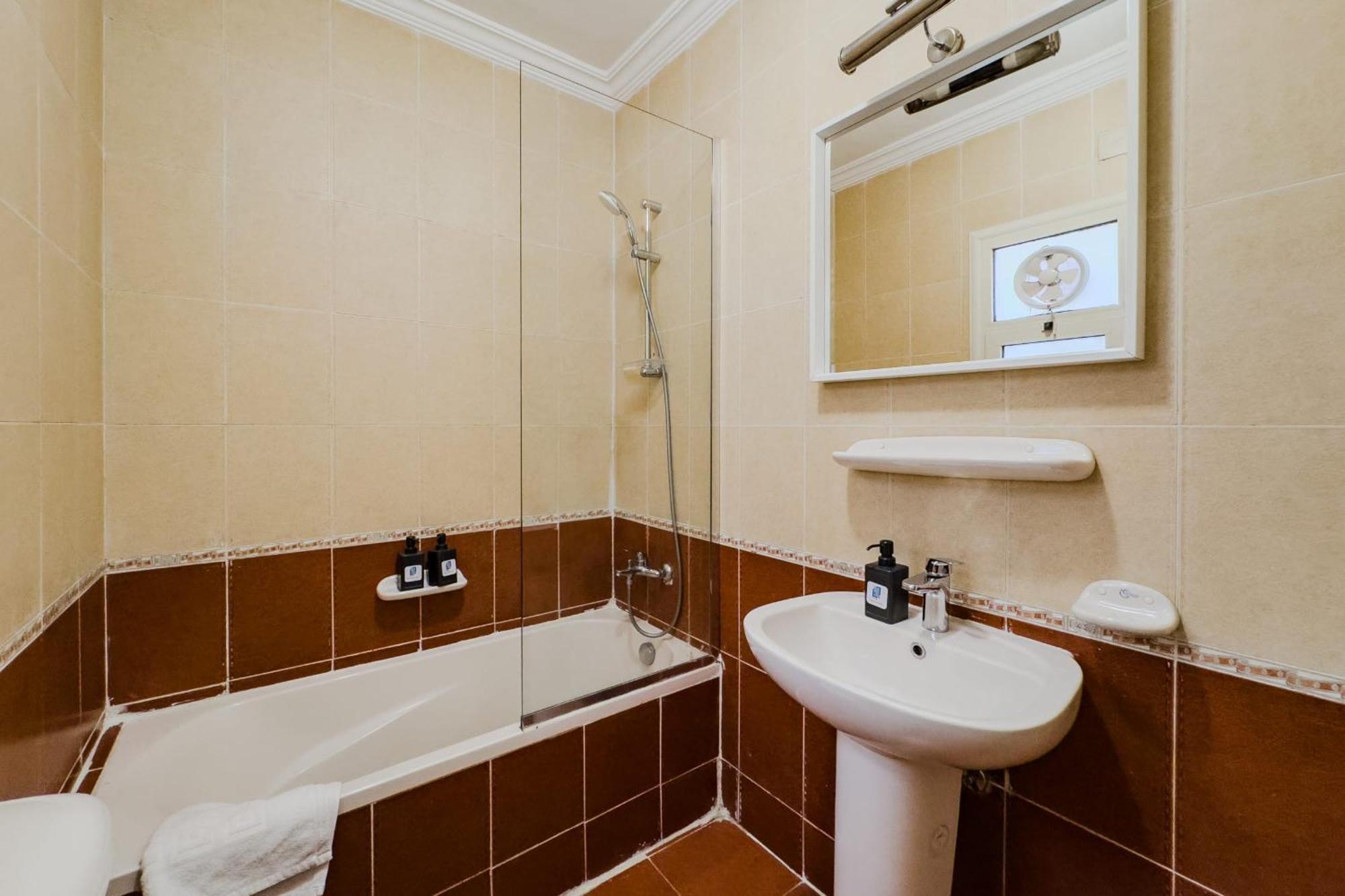 Distinct & Decent 2 Bdr Apt Steps From Nightlife And Airport Cairo Exterior foto
