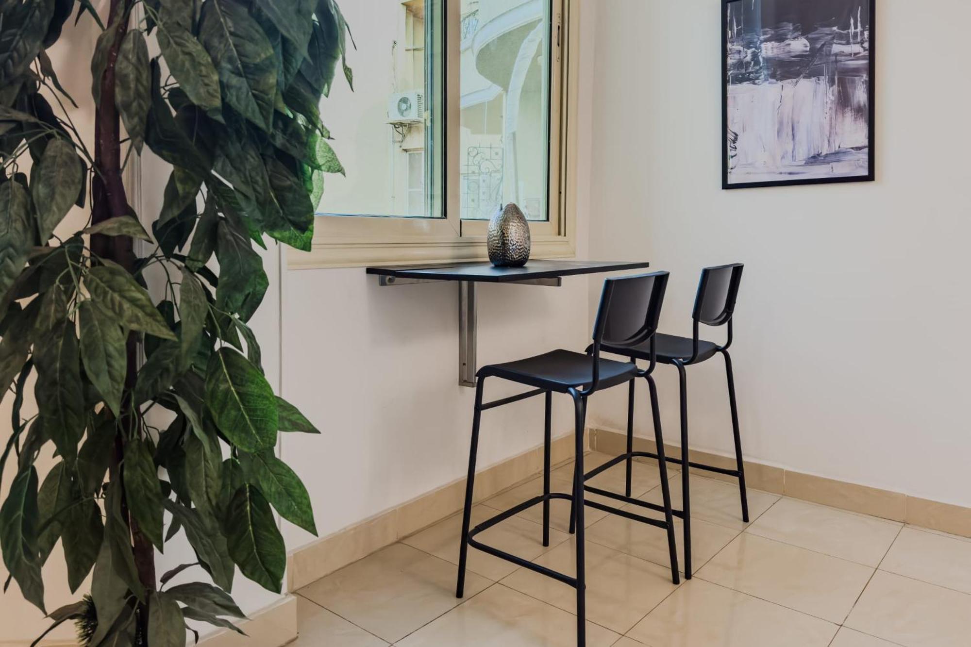 Distinct & Decent 2 Bdr Apt Steps From Nightlife And Airport Cairo Exterior foto